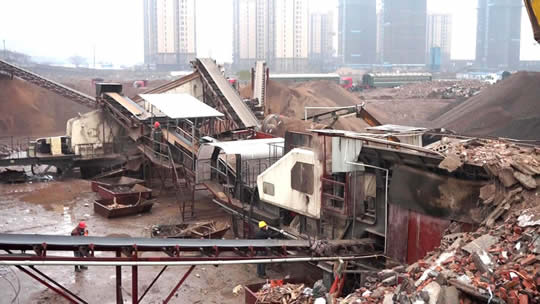 移动破建筑垃圾破碎现场